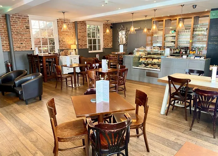 Top Accommodations with Breathtaking Brayford Pool Views