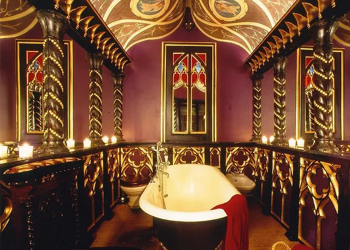 Top Budget-Friendly Accommodations in Edinburgh's Heart